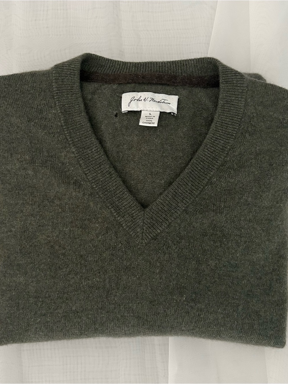 John W. Nordstrom V-Neck Cashmere Sweater - Olive